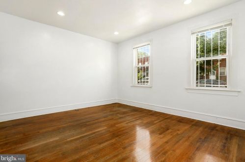 1320 T St, Washington DC 20009-4438 exterior