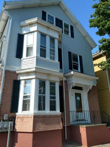 28 Transit St, Providence, RI 02906-3012