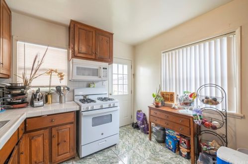 13633 Carpintero Ave, Bellflower CA 90706-2720 exterior