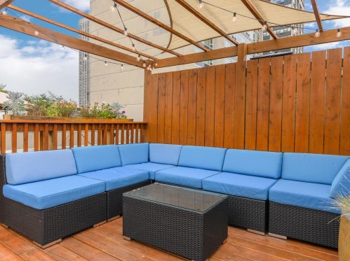 2736 Hampden Ct, Chicago IL 60614-1649 exterior