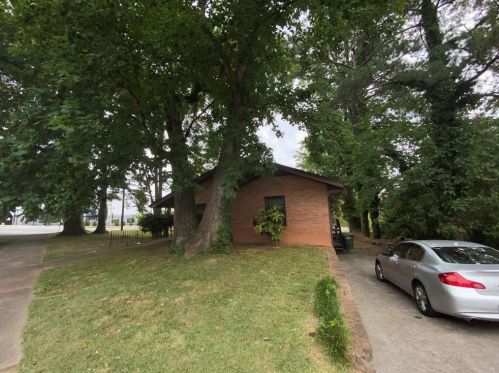 1076 Donnelly Ave, Atlanta GA 30310-3353 exterior