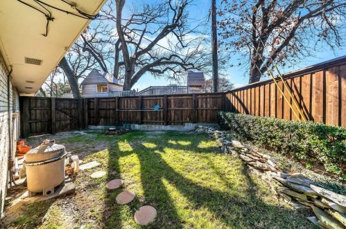 1909 Grn Oaks Dr, Irving TX 75061-2138 exterior