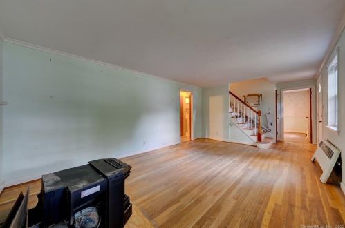 43 Knollwood Rd, Farmington CT 06032-1010 exterior