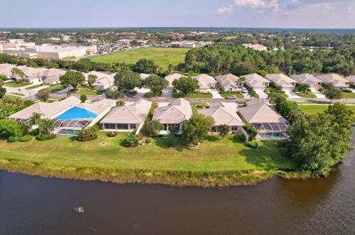 1553 Amherst Dr, Fort Pierce FL 34986-2413 exterior