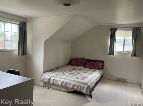 5975 Hubbell St, Dearborn Heights MI 48127-2445 exterior