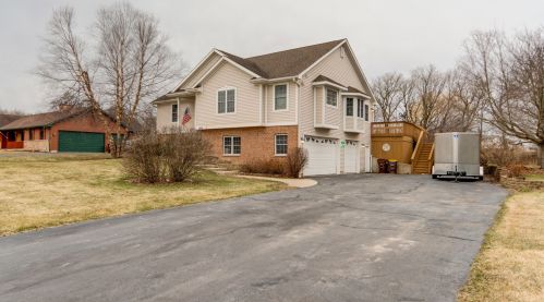 3803 Jacobson Dr, Bull Valley, IL 60097-8142