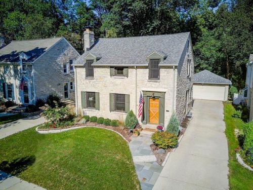 1306 Martha Washington Dr, Milwaukee WI  53213-2944 exterior