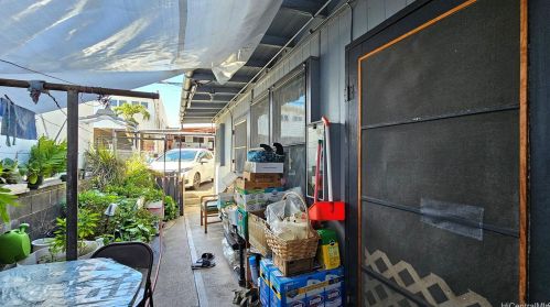 1734 Kahai St, Honolulu HI 96819-3913 exterior