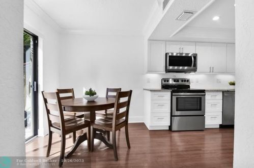 1330 13 St, Boca Raton FL 33486-5323 exterior