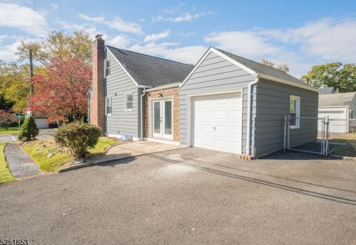 78 Henshaw Ave, Springfield NJ  07081-2210 exterior