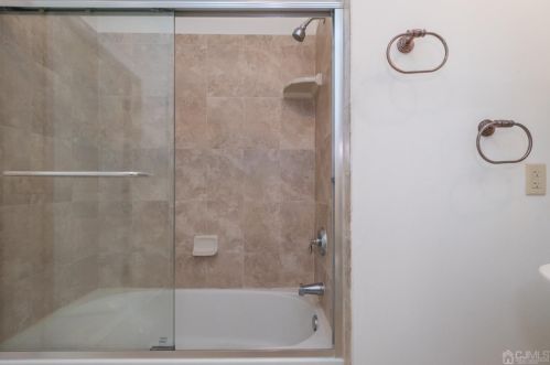 306 Regency Pl, Woodbridge NJ 07095-1036 exterior