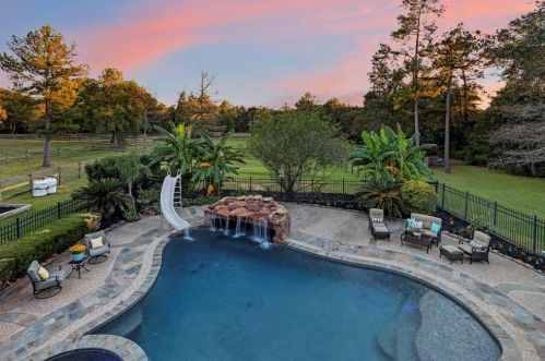 114 Leah Dr, Montgomery TX 77316-6818 exterior