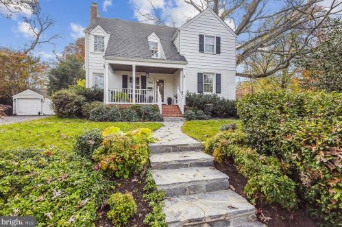 1612 Oakcrest Dr, Alexandria VA 22302-2337 exterior