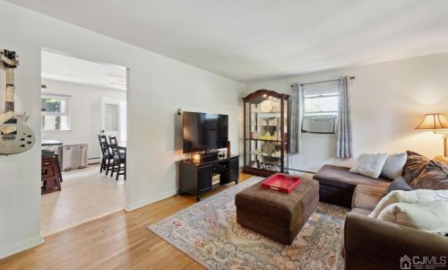 127 Woodbridge Ave, Metuchen NJ 08840-2030 exterior