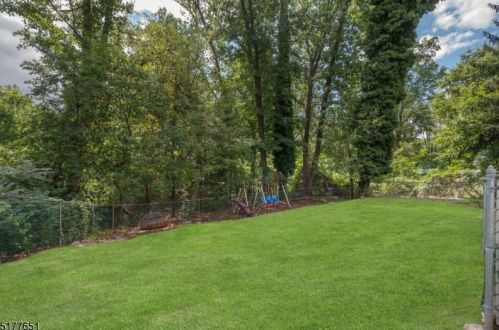 36 Longview Dr, Whippany NJ exterior