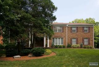 100 Brown Cir, Paramus NJ  07652-5204 exterior