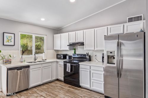 1329 Cholla St, Phoenix AZ 85029-3801 exterior