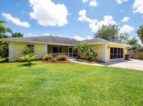 472 Dolores Ave, Fort Pierce, FL 34983-1939
