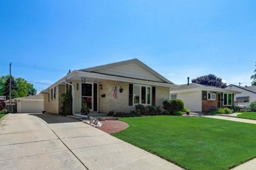 3453 Van Beck Ave, Milwaukee, WI 53235-4736