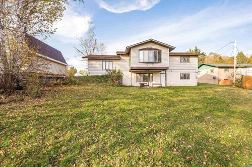 5020 Thompson Rd, Duluth MN 55811-3710 exterior