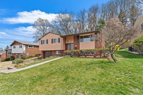 126 Castle Dr, Pittsburgh, PA 15235-1854