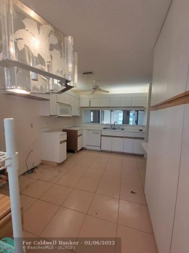 8302 Mooring Cir, Boynton Beach FL 33472-2308 exterior