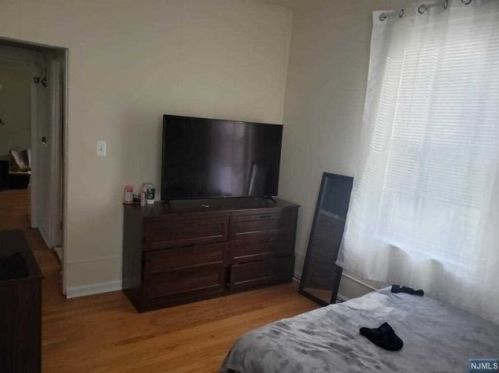 55 Clinton Pl, East Rutherford NJ 07073-1323 exterior