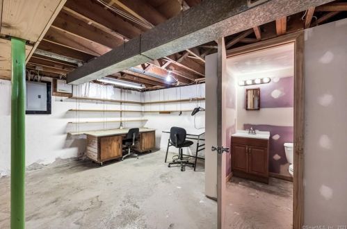 28 Linda Ln, Enfield CT exterior