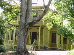 205 Grove St, Newton, MA 02466-2225