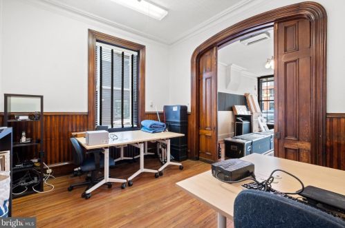 526 Girard Ave, Philadelphia PA 19130-1617 exterior