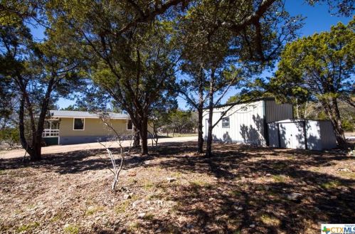 864 Hillside Dr, Spring Branch TX 78070-3808 exterior