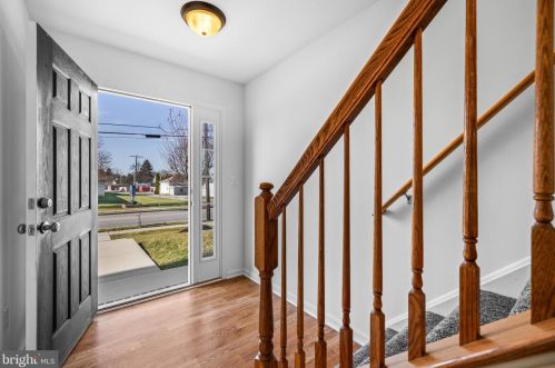 10 Breezewood Dr, Hanover PA  17331-9284 exterior