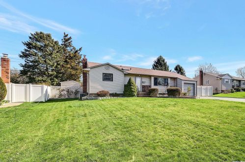 37 Laurinda Dr, Commack, NY 11725-4503