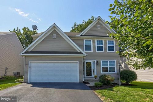 721 Bridle Wreath Ln, Lancaster, PA 17601-1232
