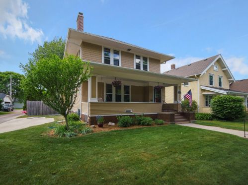 912 Lincoln Blvd, Manitowoc, WI 54220-3332