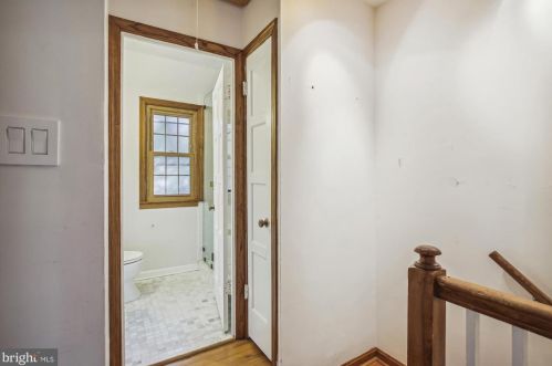 5823 Monticello Rd, Alexandria VA 22303-1302 exterior