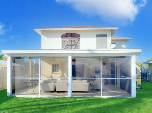 834 105 Ave, Naples FL 34108-1844 exterior