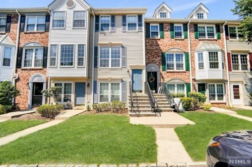 806 Sassafras Ct, Mahwah NJ  07430-3456 exterior