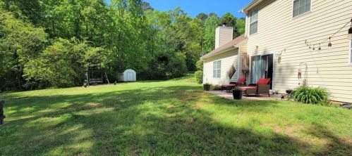 2260 Harmony Lk Cir, Lithonia GA exterior