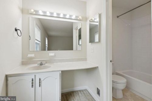 5840 Berkshire Ct, Alexandria VA 22303-1630 exterior