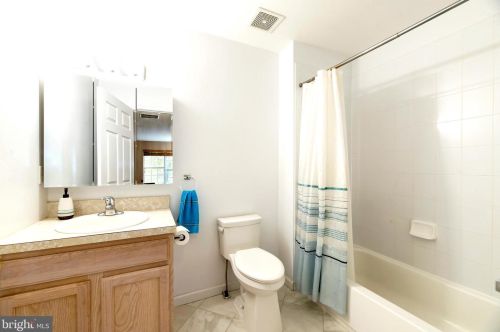 99 Frst Dr, Piscataway NJ 08854-2276 exterior