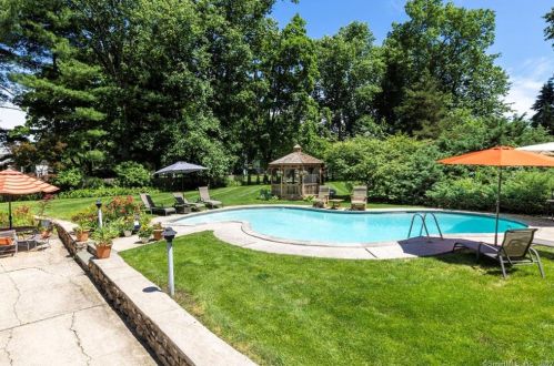 47 Nursery St, Norwalk CT 06850-1707 exterior