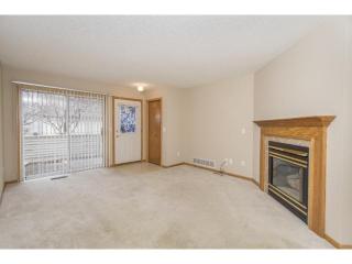 1047 Lovell Ln, Saint Paul, MN 55113-4412