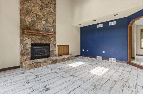 6218 Old Middleton Rd, Madison WI  53705-1040 exterior