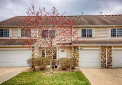 3799 Village Run Dr, Des Moines, IA 50317-8057