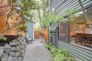 202 25th Ave, Seattle WA  98144-2322 exterior