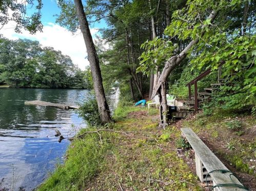 262 Shr Rd, Killingly CT 06241-1540 exterior