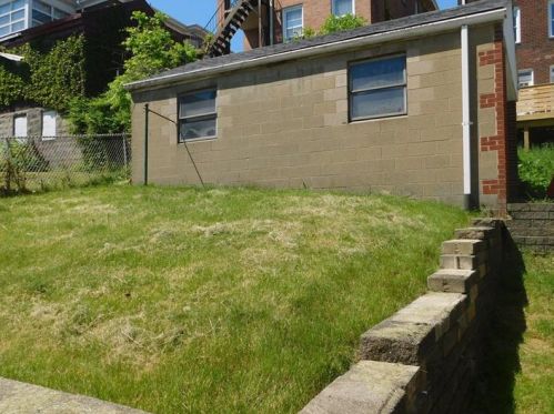 2920 Clermont Ave, Pittsburgh PA 15227-2820 exterior