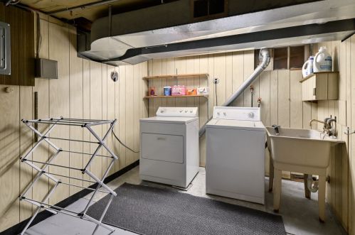 4929 Hollywood Ave, Milwaukee WI 53217-5935 exterior