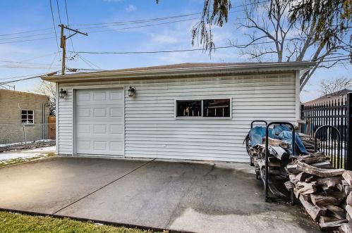 1704 Nordica Ave, Chicago IL 60707-4320 exterior